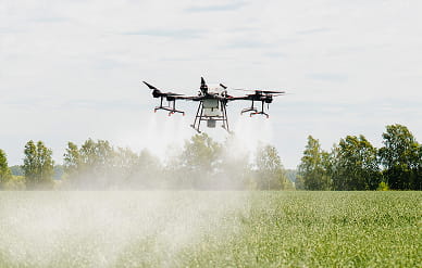 Drone spraying liquid on the field (1)